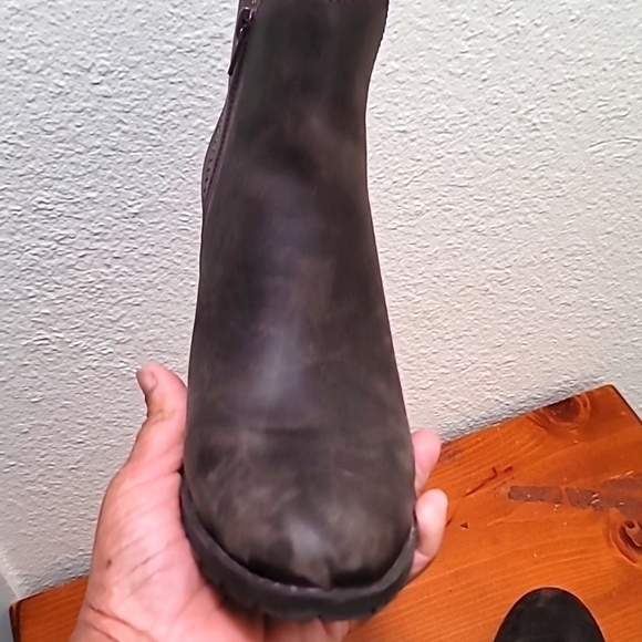 CLARK WOMEN'S VERANO BLOCK HEEL ANKLE BOOTS DISTTRESSED TAUPE LEATHER BROWN 9.5 - Picture 10 of 11